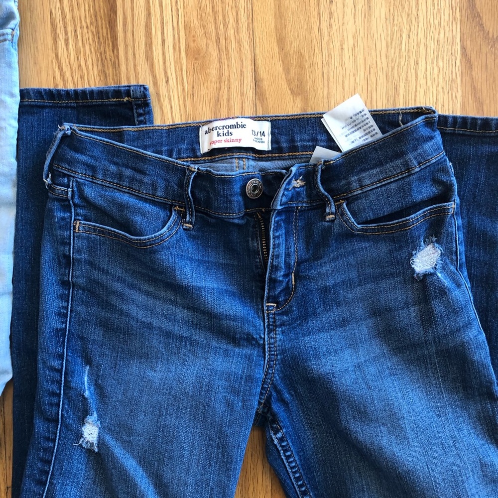 Girls Abercrombie Jeans - Picture 3 of 4